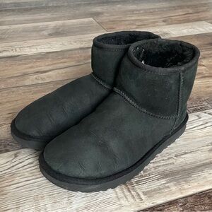 UGG Classic Mini Women’s Boots in Black size 9.5